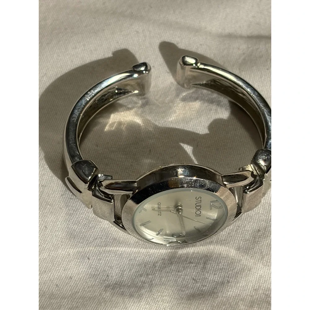 Studio‎ Time Silver Tone Bangle Cuff Watch Quartz Fashion Womens STD3886T